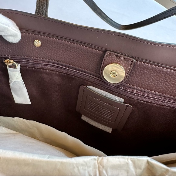 ๐ SOLD ๐ ๐๏ธ๐๏ธ NEW AUTH COACH LTH TOWN TOTE!! PERFECT FOR EVERY OCCASION. - Picture 6 of 8